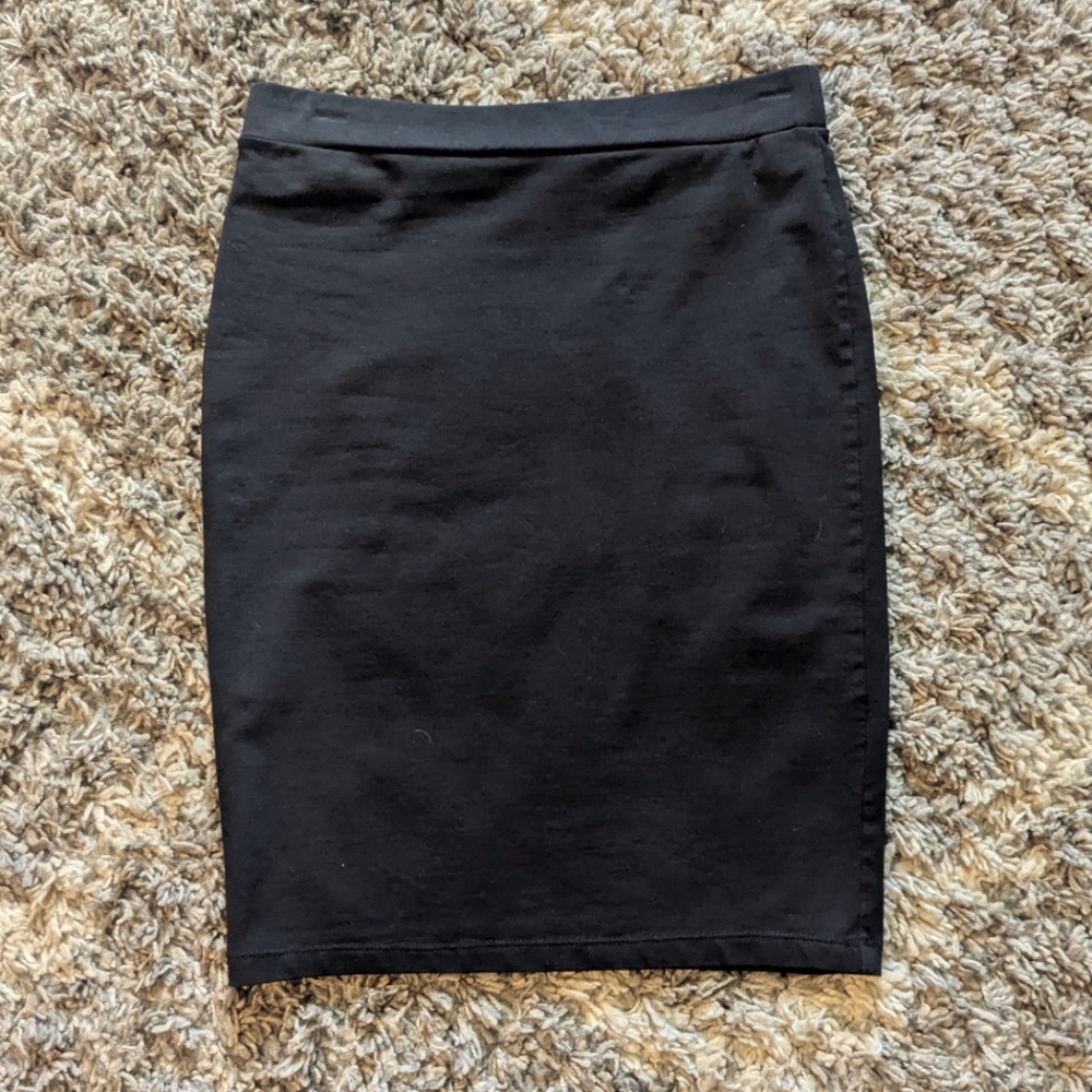 Forever 21 Classic Black Pencil Skirt Size M